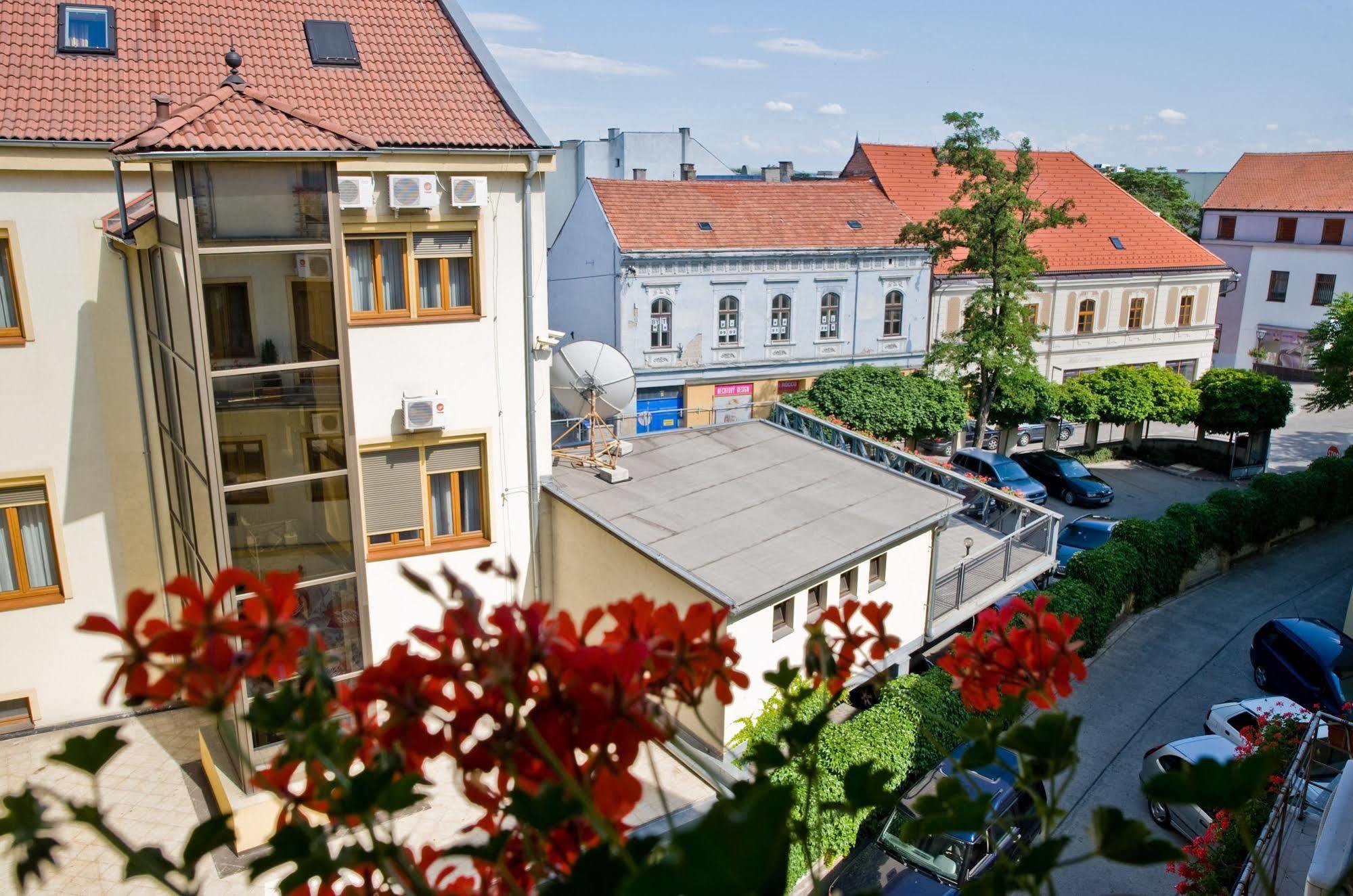 Hotel Capital With Private Wellness Nitra Eksteriør bilde