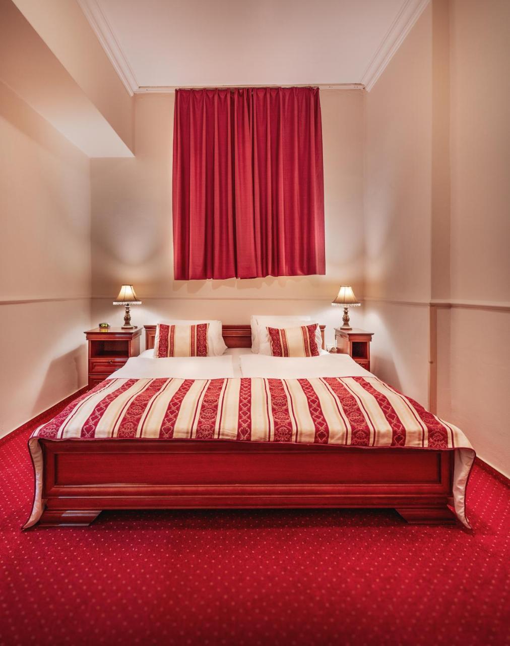 Hotel Capital With Private Wellness Nitra Eksteriør bilde
